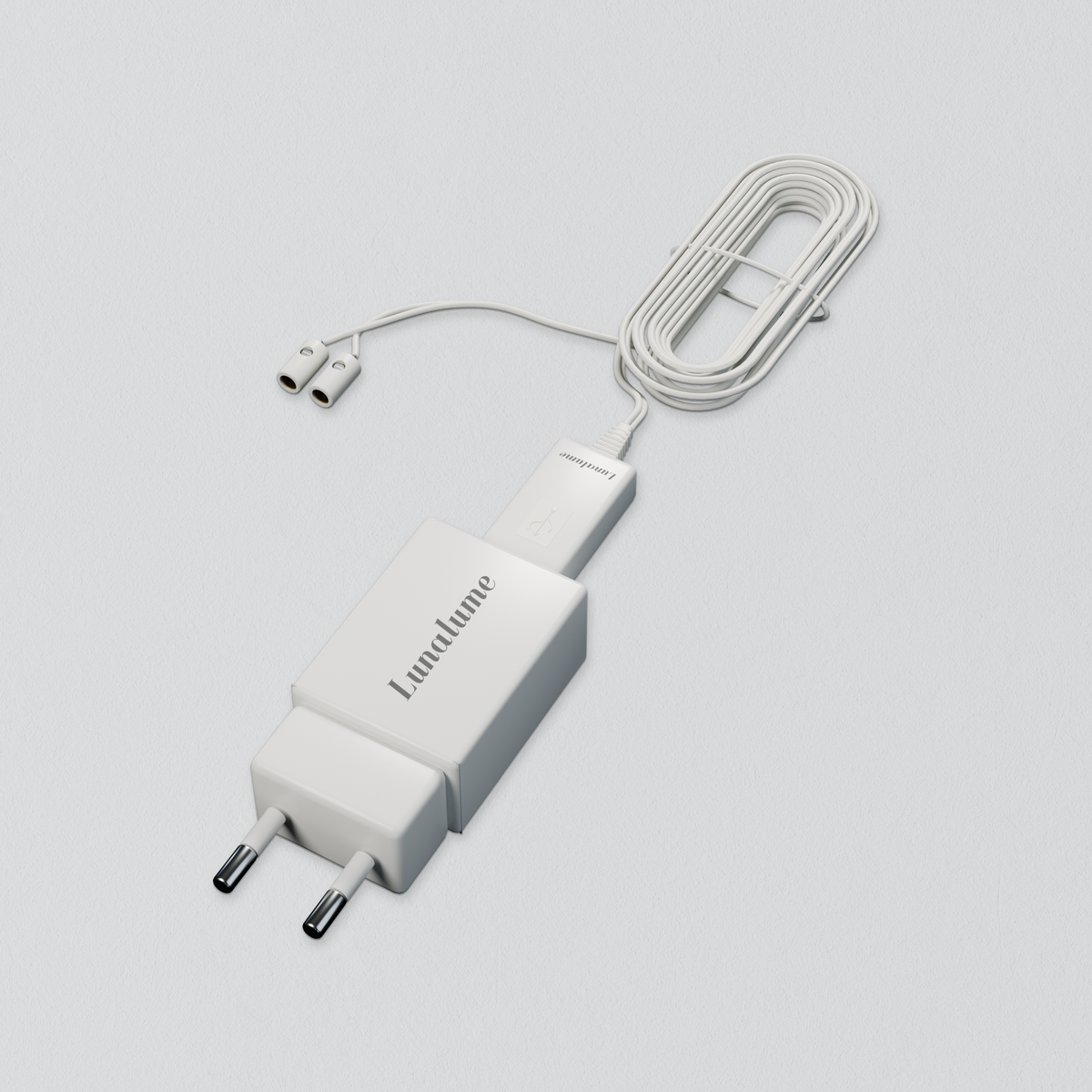 USB-Netzteil mit 6-V-Wandlerkabel: Steckernetzteil mit Lunalume-Schriftzug, eingestecktes Wandlerkabel 2,5 m mit zwei Muffen